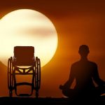 Yoga en silla de ruedas: Algunas posturas para probar